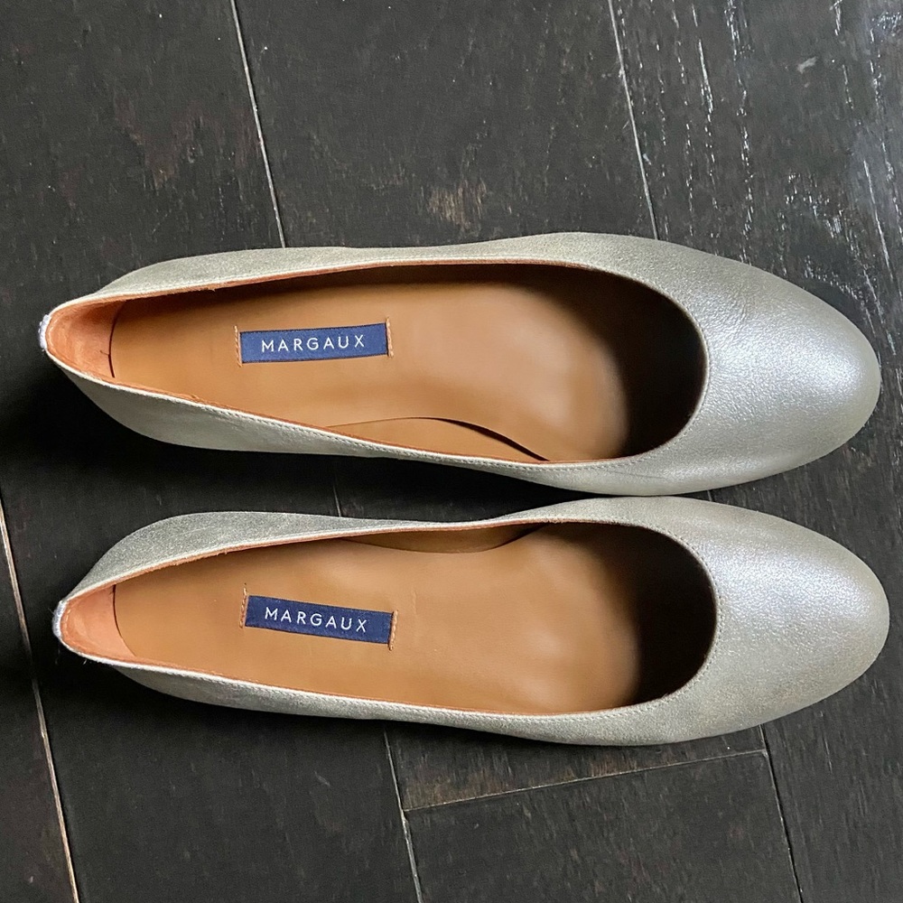 Margaux The Classic Flat sz 38 Iridescent Platinum